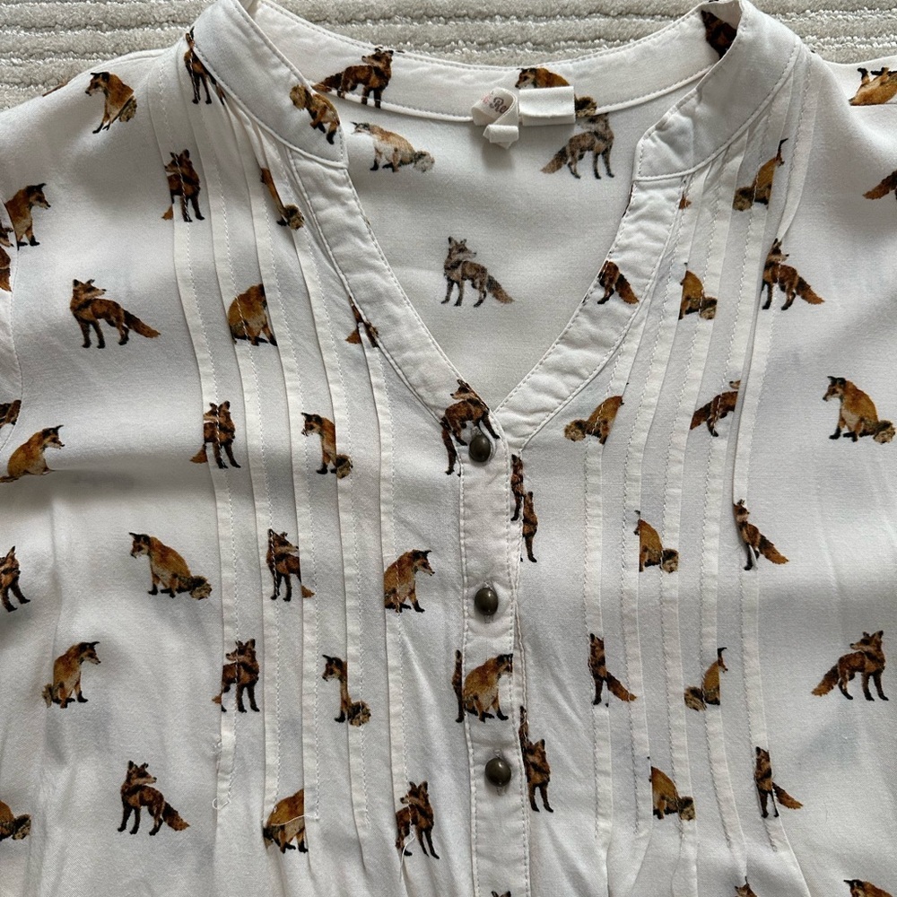 Red Camel Cream Fox Animal Print Blouse medium - Picture 2 of 6